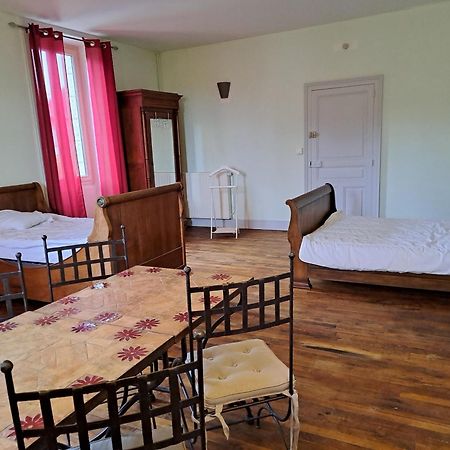 Les Chambres Du Cheval Blanc Allassac Экстерьер фото