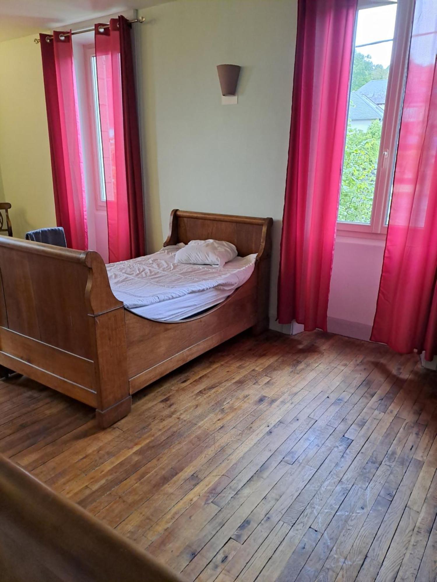 Les Chambres Du Cheval Blanc Allassac Экстерьер фото
