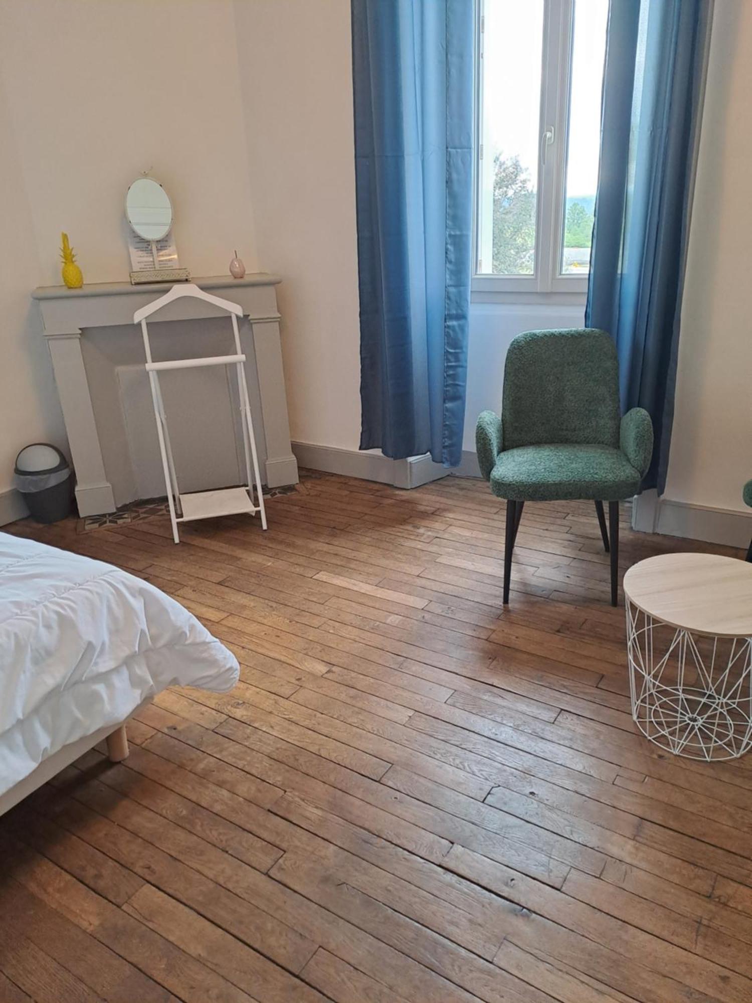 Les Chambres Du Cheval Blanc Allassac Экстерьер фото