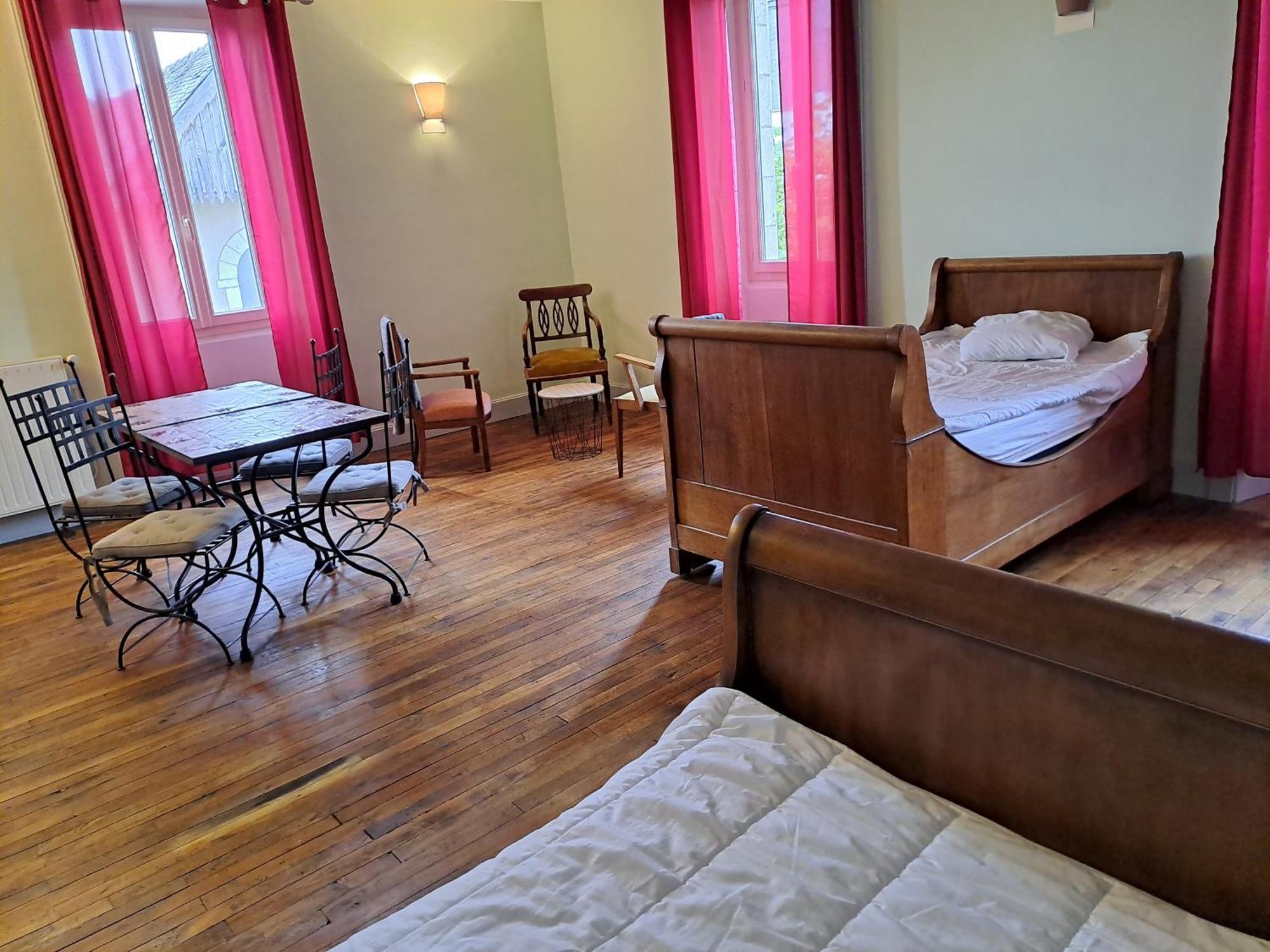 Les Chambres Du Cheval Blanc Allassac Экстерьер фото